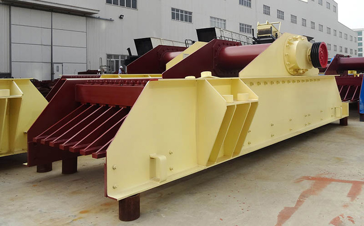 小（xiǎo）型電機振動給（gěi）料機圖片